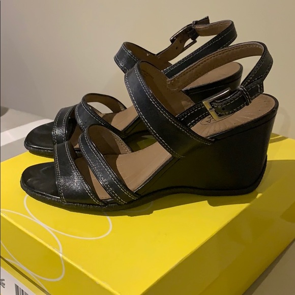 Circa Joan & David Black wedge sandals, Size 6 - Picture 2 of 4